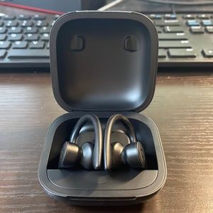 Powerbeats pro (black)